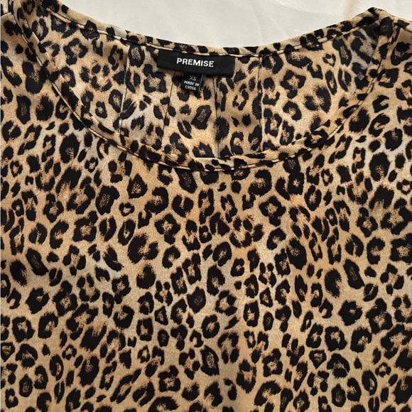 Premise Tan and Cream Short Sleeve Blouse - Picture 2 of 3